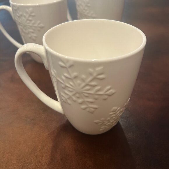 NWOT La Rochelle 3D Snowflake Christmas Mugs Fine Porcelain Mugs Set of 3 - Picture 5 of 8
